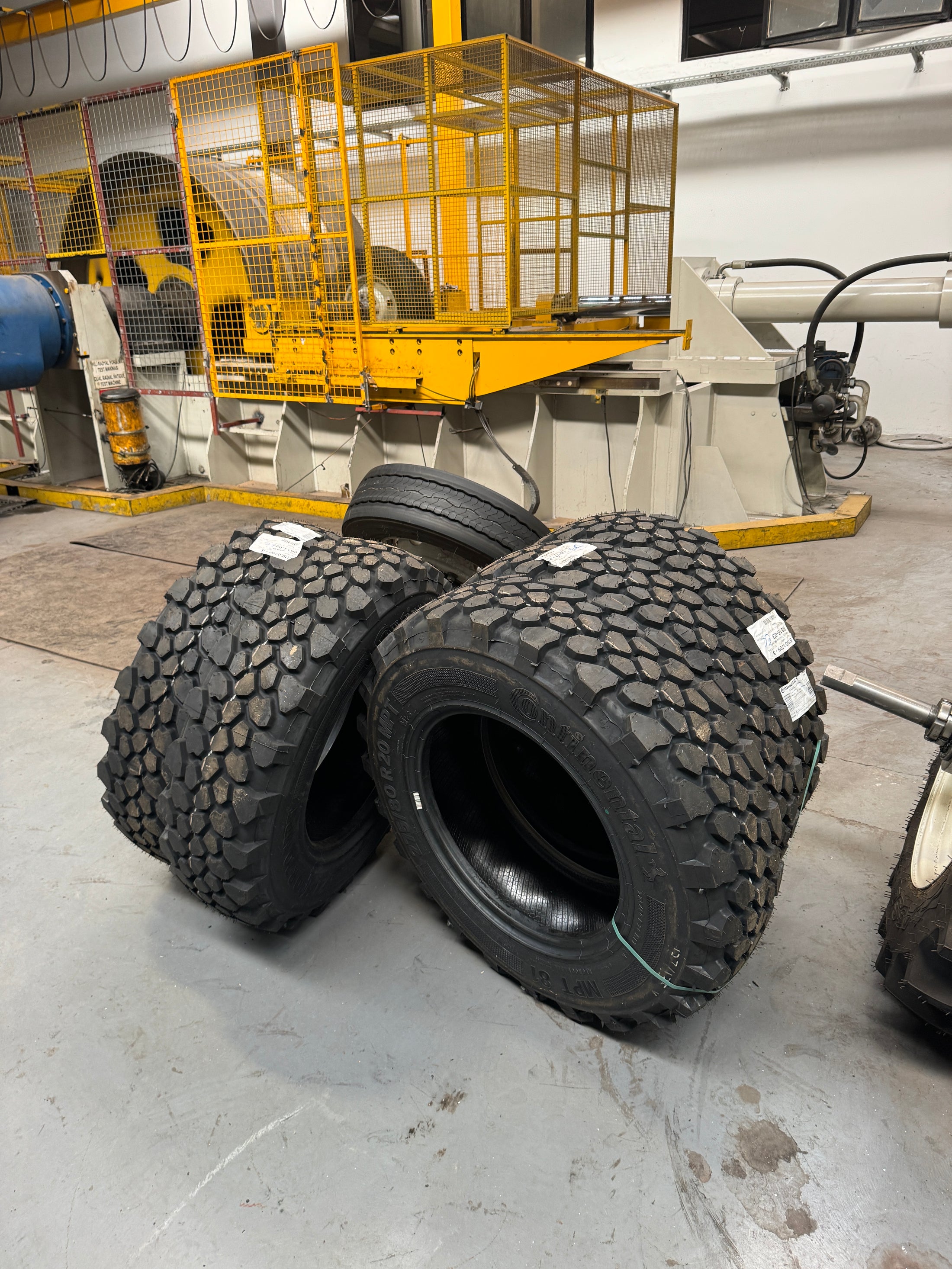 Set of 6 Continental 275/80r20  MPT 81 on Tru-dually 8x200 Ford  wheels