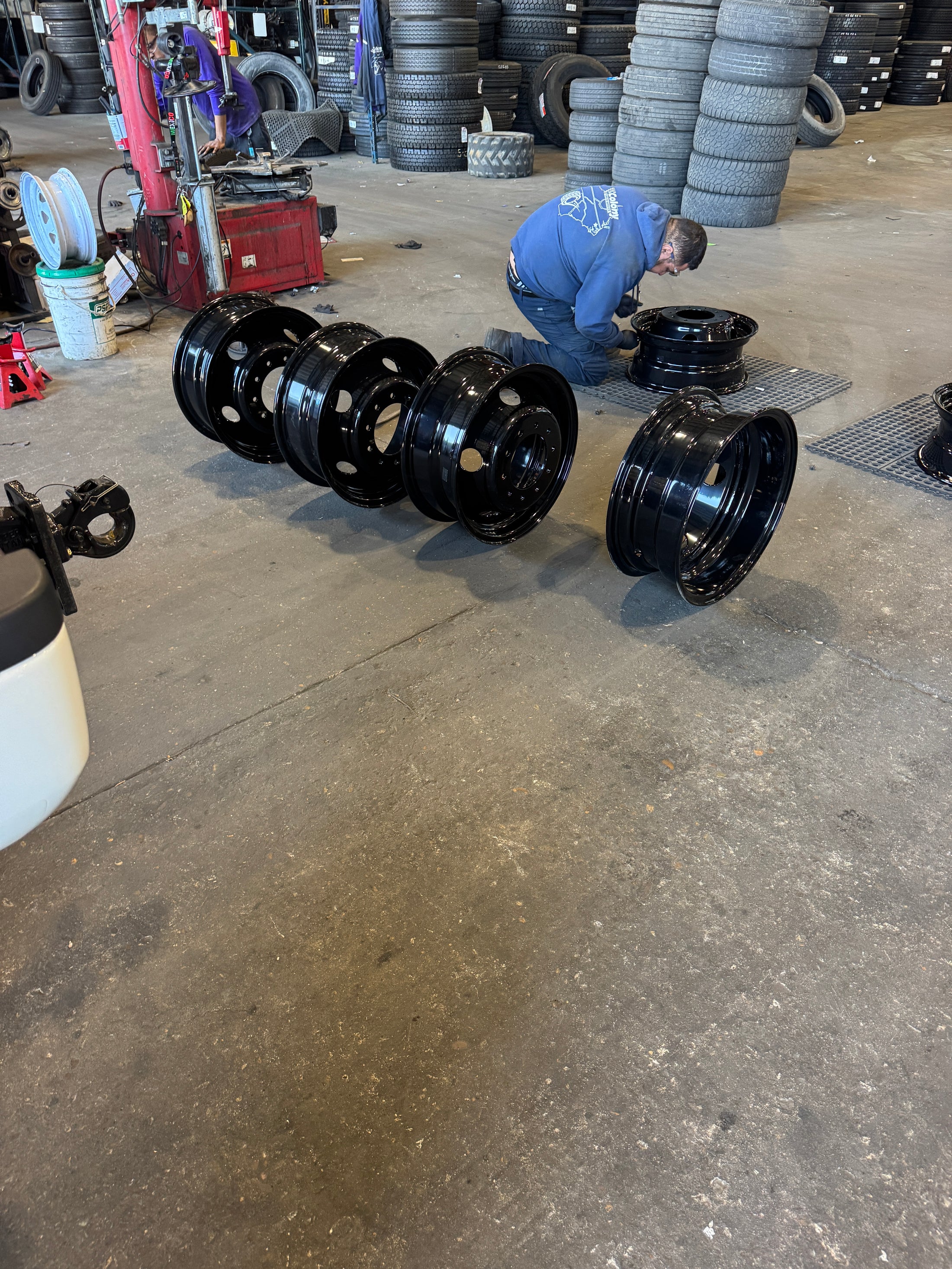 Set of 6 Continental 275/80r20  MPT 81 on Tru-dually 8x200 Ford  wheels