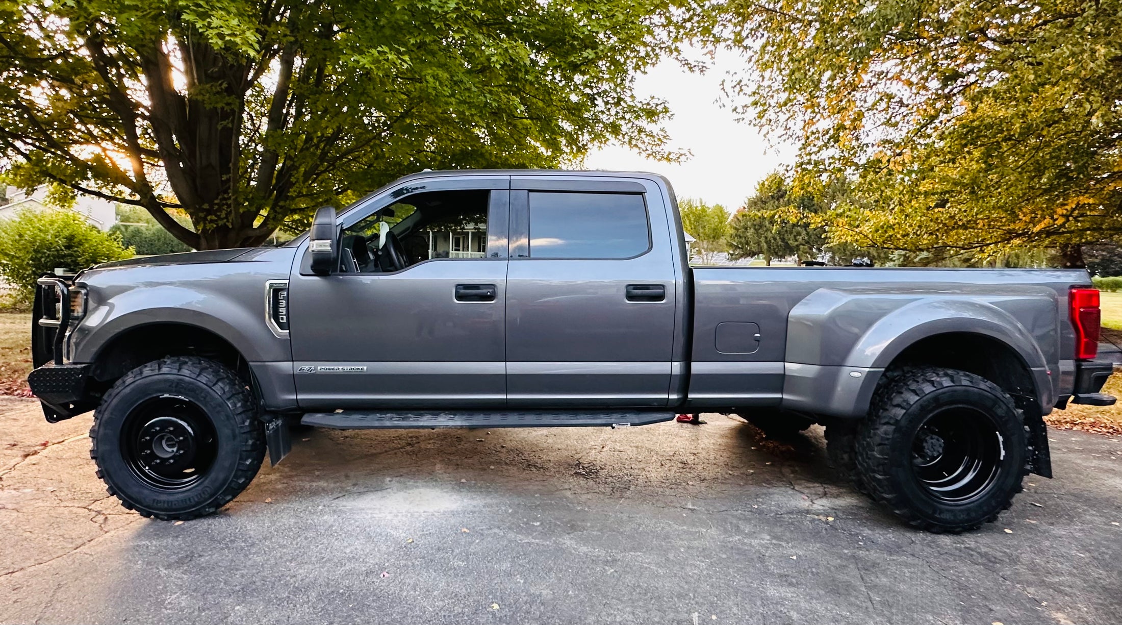 8x200 | 8.25x20  MPT Ford F-350 2005-Up Spare + Continental MPT81 275/80r20